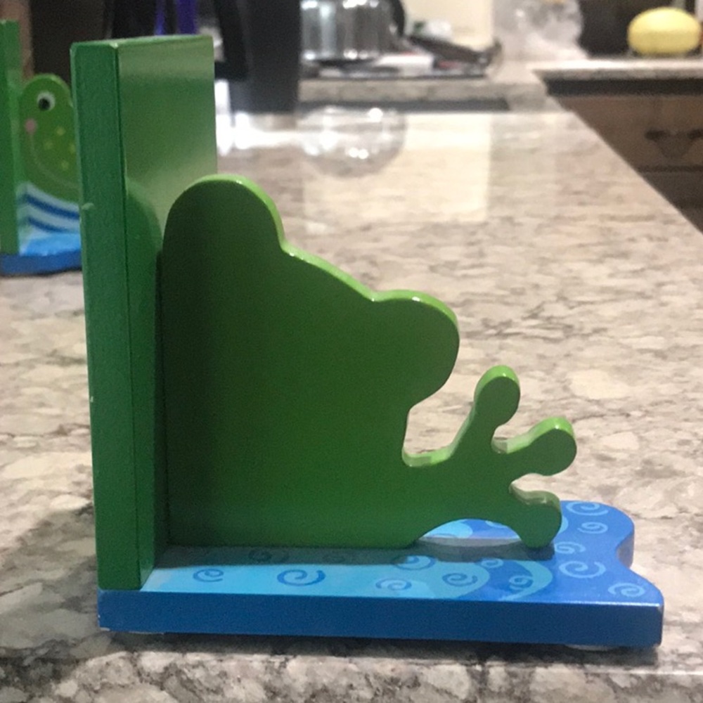 Book Ends Frog - Picture 4 of 10